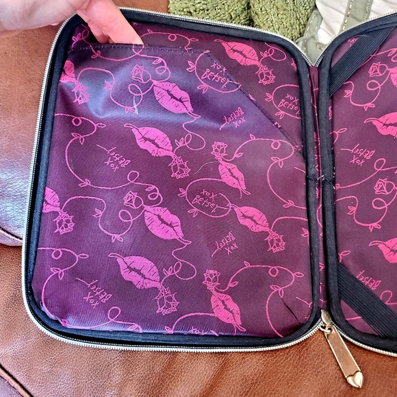 Betsey Johnson Rainbow Glitter Black Zip-Up iPad Case - Picture 7 of 8